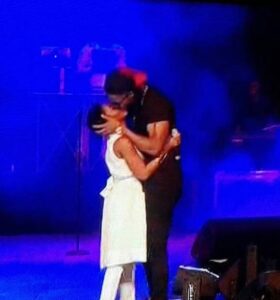 Flavour Nabania kissing Chidimma on stage